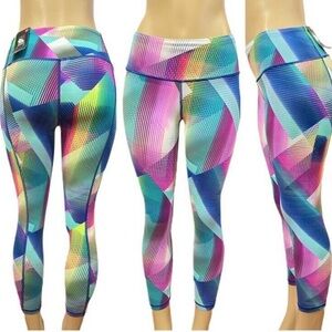 Victoria's Secret VSX Sport Digi Cubes Reflective Knockout‎ Capri
Leggings. Sz S